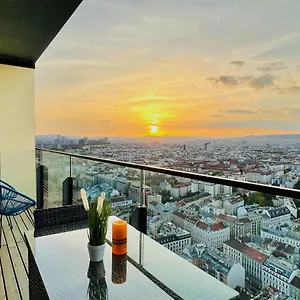 Apartment Triiiple Level 31 - Sonnenwohnen Mit Fantastischem Ausblick Und Parkplatz, Wien